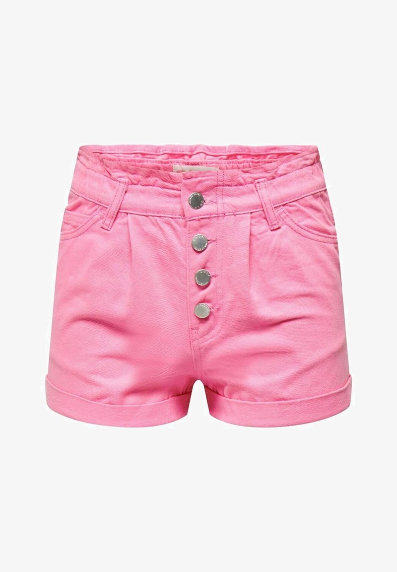 Shorts en denim rose avec une taille haute, cinq boutons argentés et des revers de jambes. Texture lisse avec des poches avant.
