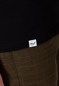 Reell STAPLE LOGO - Camiseta básica -  deep black
