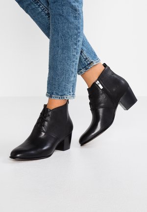 Botines bajos - black