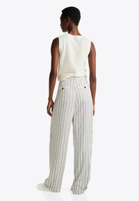 Tommy Hilfiger RELAXED STRAIGHT LEG  - Pantalones - gr flag stp dark night navy