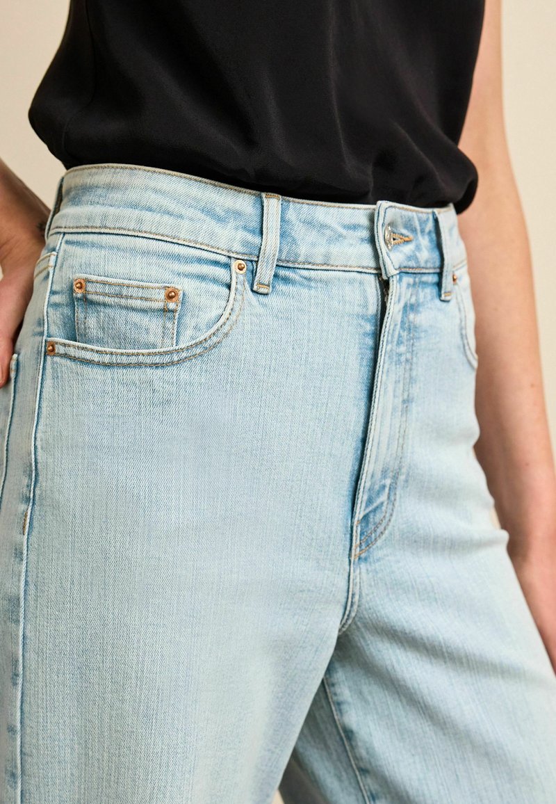 Next WIDE Flared Jeans bleach blue/blauw Zalando.nl