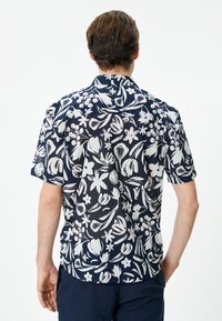 Koton SHORT SLEEVE FLORAL PATTERNED  - Skjorter - dark blue