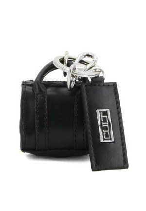 Borsa a mano miniatura nera con dettagli cuciti, manici arrotondati e un attacco per portachiavi in metallo argento. Include un'etichetta nera con logo.