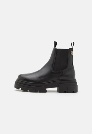 COMBAT LOW CHELSEA - Platform ankle boots - black