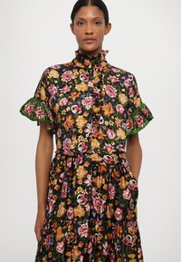 MILLE VICTORIA DRESS - Tričkové šaty - secret garden