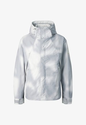 Jasnoszara wodoodporna kurtka z kapturem, zapinana na zatrzaski z przodu, z zamykanymi na zamek bocznymi kieszeniami i regulowanymi rzepami na mankietach.