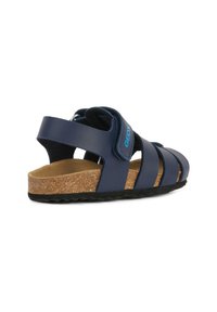 Sandali blu navy con più cinturini, realizzati in materiale sintetico. Plantare in sughero, suola in gomma nera e chiusura regolabile con Velcro.