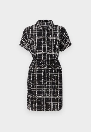 Robe noire à manches courtes avec un motif quadrillé blanc, design col, taille cintrée avec un lien et une coupe décontractée.