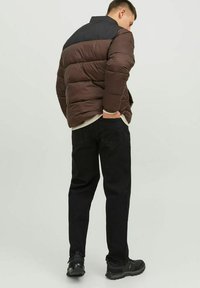 Jack & Jones JJETOBY PUFFER COLLAR - Giacca invernale - seal brown