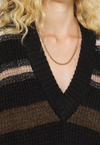 MUNTHE Strickpullover - black