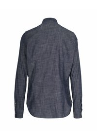 Camicia a maniche lunghe in tessuto blu scuro con finitura texture, dotata di colletto classico e polsini con bottone, con un orlo curvo.