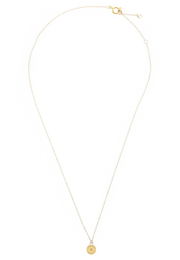 Goldkette mit einem runden Anhänger, der mit Text graviert ist. Der Anhänger hat einen kleinen zentralen Edelstein. Filigrane und dünne Glieder.