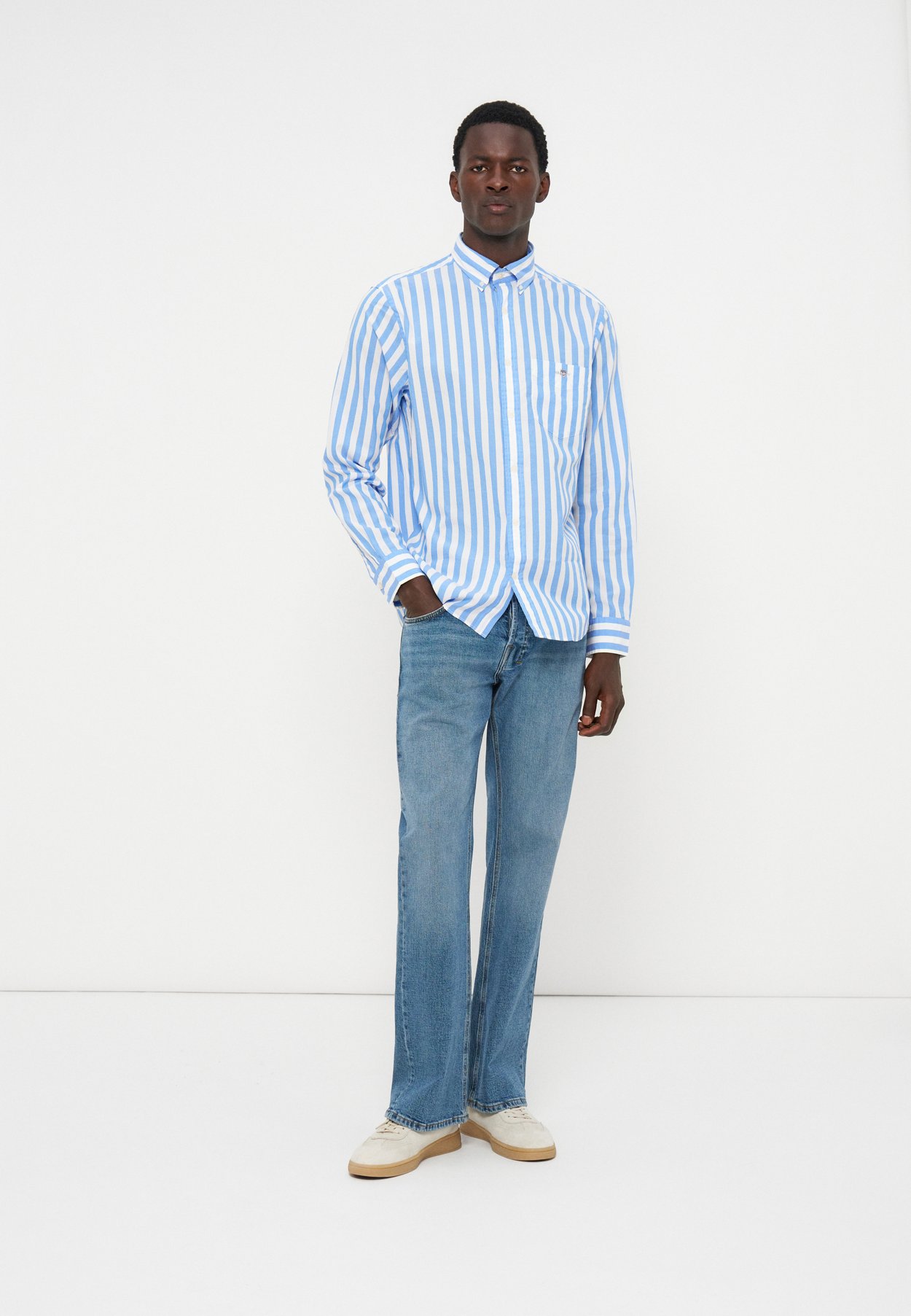 REGULAR FIT