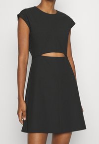 HUGO Robe fourreau - black