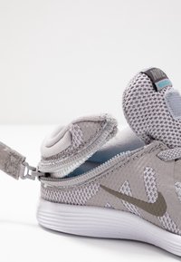 Nike Performance Zapatillas running asfalto - grey