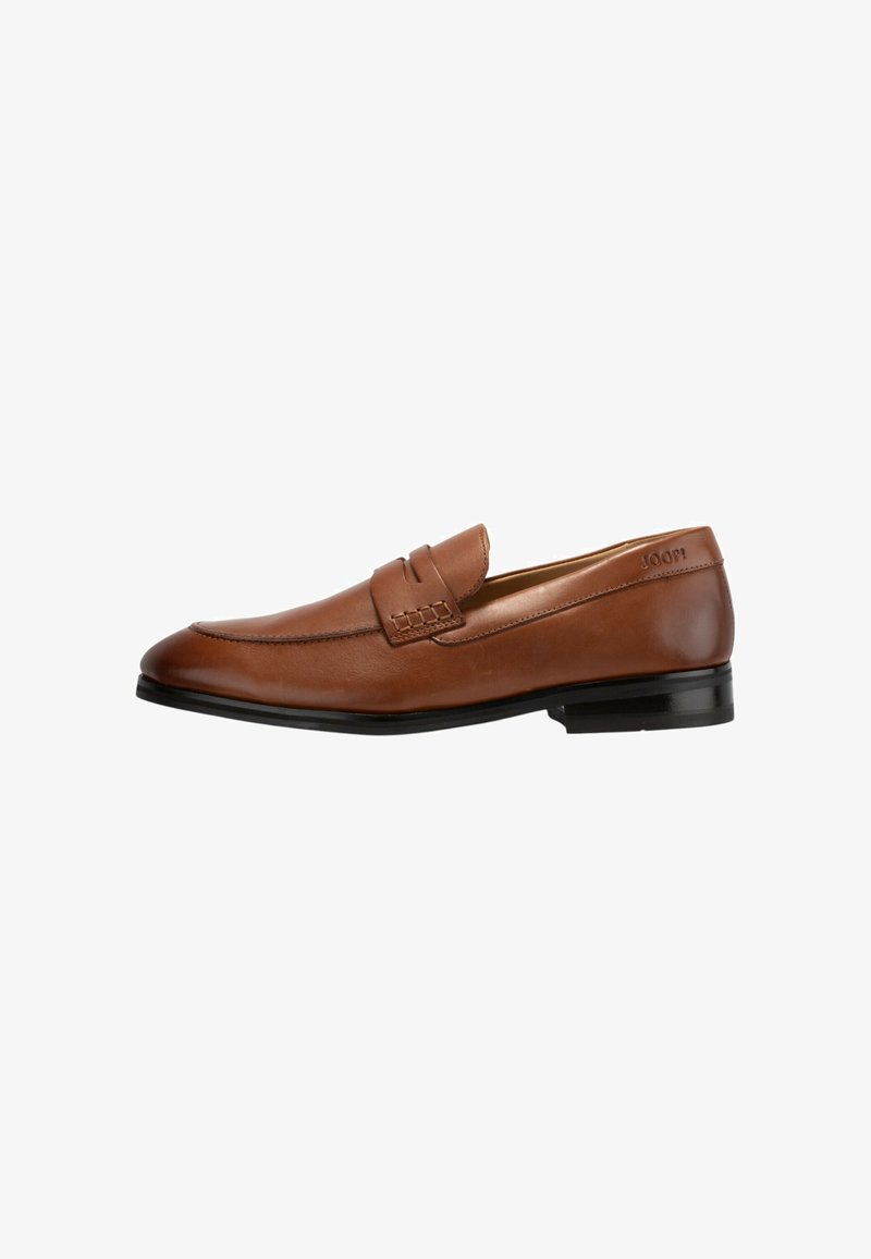 Braune Lederloafers mit glatter Textur, abgerundetem Zehenbereich und dekorativer Naht auf dem Rist. Schwarze Sohle mit leichtem Absatz.