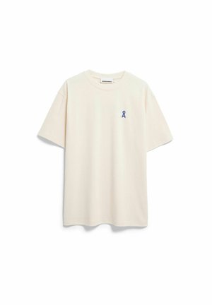 Beiges Baumwoll-T-Shirt mit kurzen Ärmeln, das ein kleines blaues Band-Logo auf der linken Brustseite zeigt. Klassische Passform und weiche Textur.