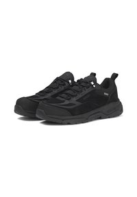 Chaussures d'extérieur noires en daim et en matériaux synthétiques, avec une semelle en caoutchouc épaisse, des accents texturés et un design à lacets.