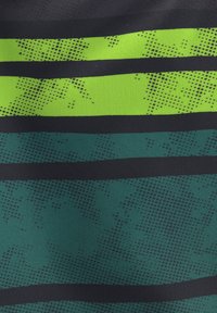 Korte mouwen van stof met horizontale strepen in donkergroen, felgroen en zwart met een gestippeld patroon voor textuur.