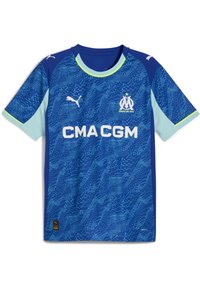 Mėlynas futbolo marškinėliai su tekstūruota raštu, šviesiai mėlyni akcentai, apvalaus kaklo ir logotipas. Priekyje yra atspausdinta "CMA CGM".
