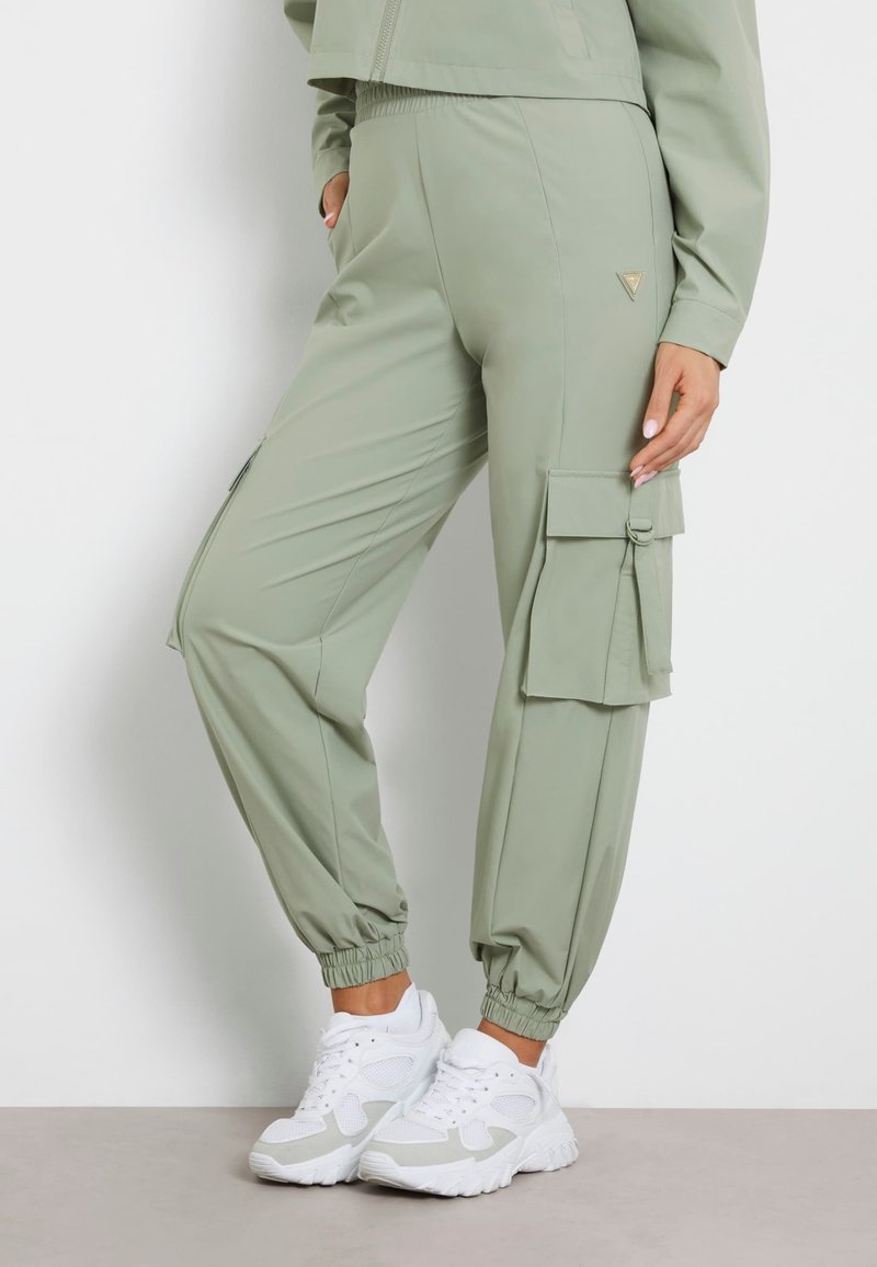 Guess MID WAIST - Pantaloni cargo - hellgrün