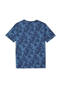 Marineblauwe T-shirt met korte mouwen, voorzien van een getextureerd patroon van lichtere blauwe abstracte vormen, ronde halslijn en rechte zoom.