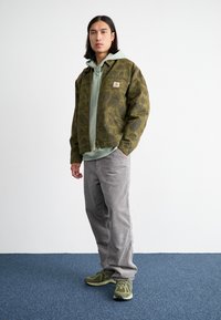 Carhartt WIP DUCK DETROIT  - Veste légère - green/office green garment dyed