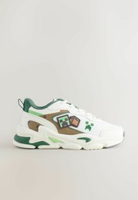 Bela in zelena superga z mavrično slikico Minecraftovega Creeperja in blokov na strani, debelem podplatu in zelenimi poudarki.