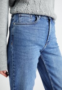 ONLY ONLEMILIE - Tiesaus kirpimo džinsai - medium blue denim