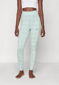 Fitted leggings in light green with a diamond pattern. High waist with blue accents and logo; made from stretchy, breathable fabric.