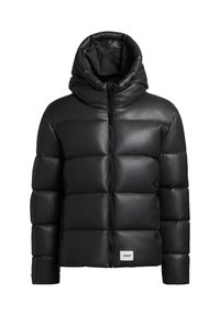Giacca nera imbottita con cappuccio, dotata di chiusura con zip, texture liscia in similpelle e etichetta con marchio in basso a destra.
