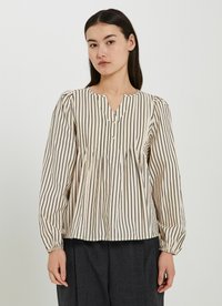 Bluză bej cu mânecă lungă și dungi verticale negre, guler cu nasturi, față plisată și manșete elastice. Fabrică netedă cu o potrivire confortabilă.