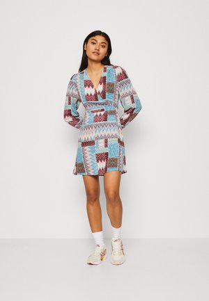 ONLY ONLALMA LIFE RILEY DRESS - Φόρεμα ημέρας - molten lava