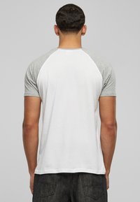 Urban Classics RAGLAN CONTRAST  - T-shirts print - white/ mottled light grey