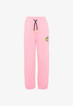 Różowe spodnie dresowe z elastycznym paskiem i mankietami, czarnym sznurkiem z żółtymi końcówkami oraz małym żółtym logo uśmiechniętej buźki na prawej udzie.