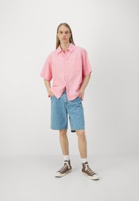 Lee ASHER - Short en jean - bleach wash