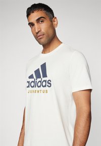 adidas Performance JUVENTUS TURIN SZN GR TEE - Klupska odjeća - off-white