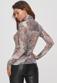 Makadamia - Bluzka z długim rękawem