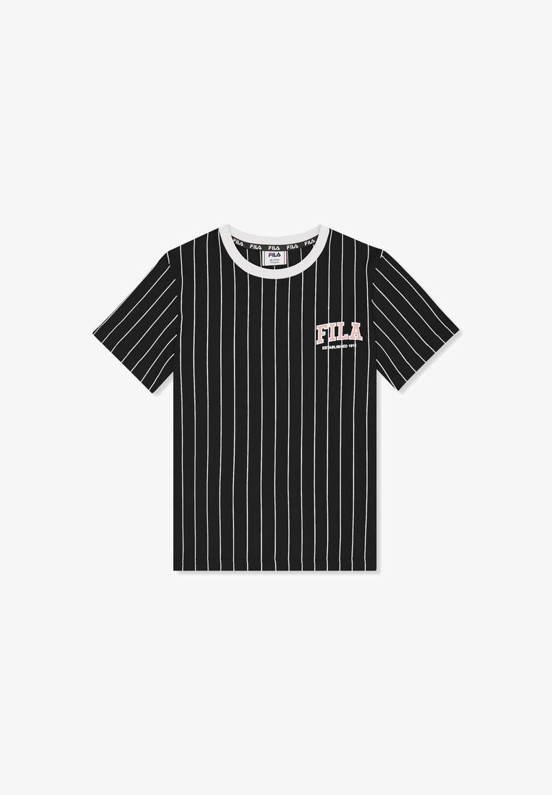 Camiseta negra de manga corta con rayas verticales blancas, cuello blanco y logo rosa de FILA en el lado izquierdo del pecho.