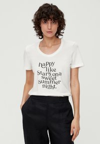 s.Oliver MIT STATEMENT-PRINT - T-shirt z nadrukiem