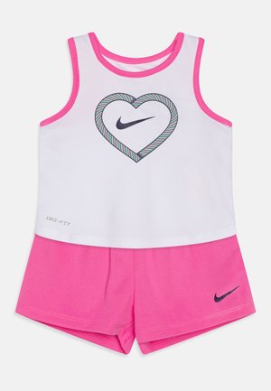 Nike Sportswear HAPPY CAMPER SET - Top - white/playful pink