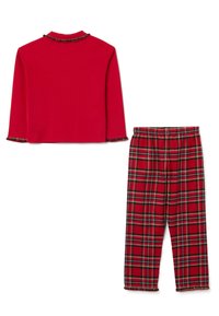 Rotes Langarmoberteil mit einem Rüschensaum, kombiniert mit roten Karohosen, die schwarze und grüne Linien aufweisen. Beide bestehen aus weichem Stoff.