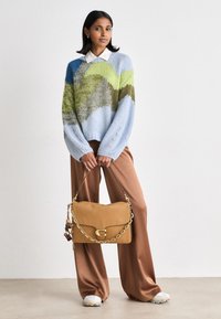 COACH RUNWAY CHAIN TABBY SHOULDER BAG 35 - Handtasche - honey brown
