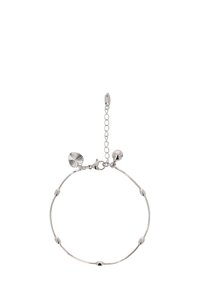 Srebrna bransoletka z cienkim, gładkim łańcuszkiem, z małymi cylindrycznymi koralikami i dekoracyjnymi charmsami. Teksturowane akcenty obejmują wzór promieni słonecznych.