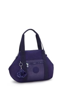 Lila Stoffhandtasche mit zwei oberen Tragegriffen, einem mit Reißverschluss versehenen Hauptfach, einer vorderen Tasche und einem Pompom-Affen-Anhänger.