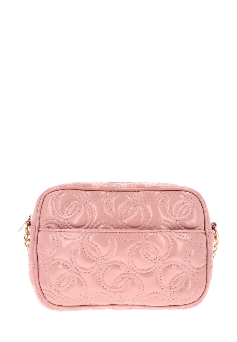 Quilted pink læder crossover taske med rektangulær form, front lynlås lomme og hardware i guldfarve. Syet cirkulært mønster detaljer.
