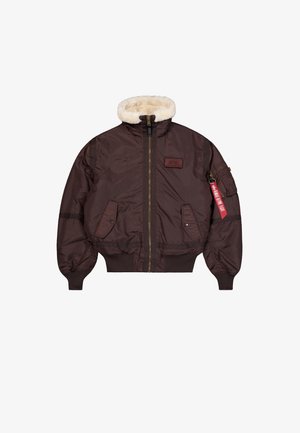 Brun bomberjakke med myk imitert pelskrage, glidelås, to framlommer og en skulderlomme med rød etikett. Glatt tekstur, puffy design.