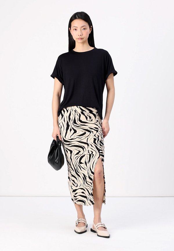 VMMAUDE TEE - Basic T-shirt4