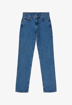 Jeans in denim blu con un design a gamba dritta, dotati di cinque tasche, accessori in rame e chiusura con zip. Finitura testurizzata e leggermente sbiadita.