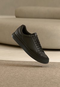 Επιλέχθηκε, black